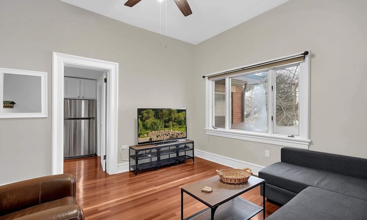 Weinland Park House | Stylish Short North 1BR · Sleeps 4 · Free Parking