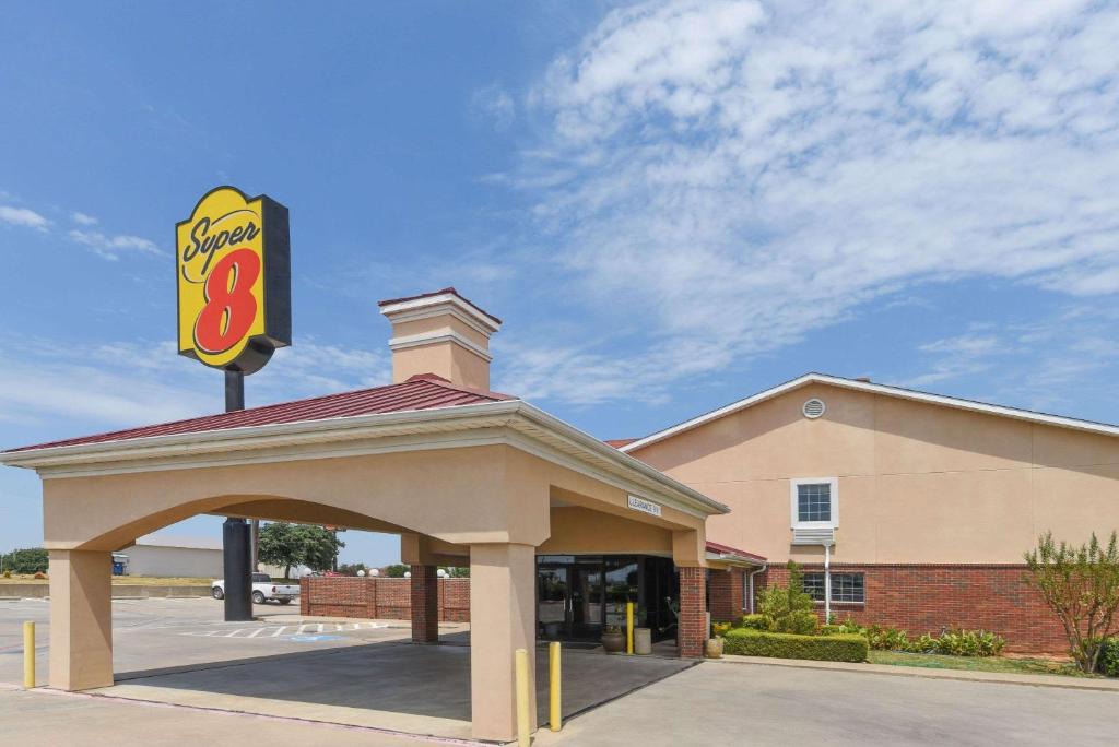 Burleson Hotel | Super 8 by Wyndham Burleson Fort Worth Area