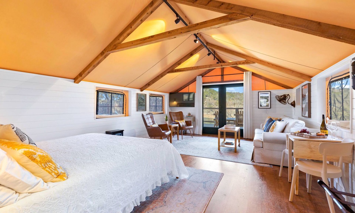 Ingram Cabin | Tent | Lake Pool Hot tub River Fire pit Heat/AC