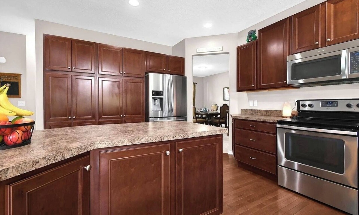 Canal Winchester House | Terrific house with AC in charming Canal Winchester