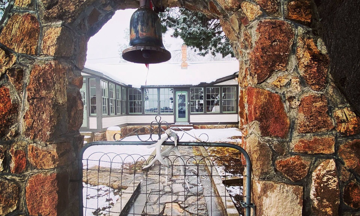 Alpine House | The Cattleman's Headquarters - A Historic Ranch Retreat