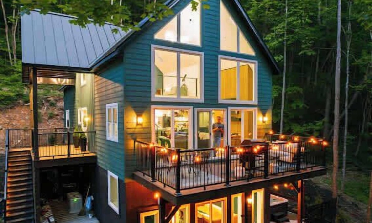 Laurelville Cabin | The Greenhouse With Indoor Slide Close to Hocking Hills