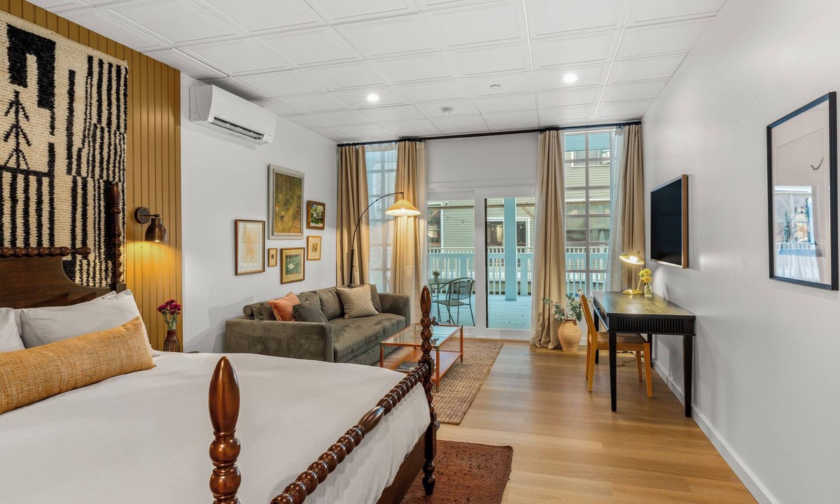 Camden Hotel | The Optimist Guesthouse 3 - Downtown Camden Stylish Luxury Apartment