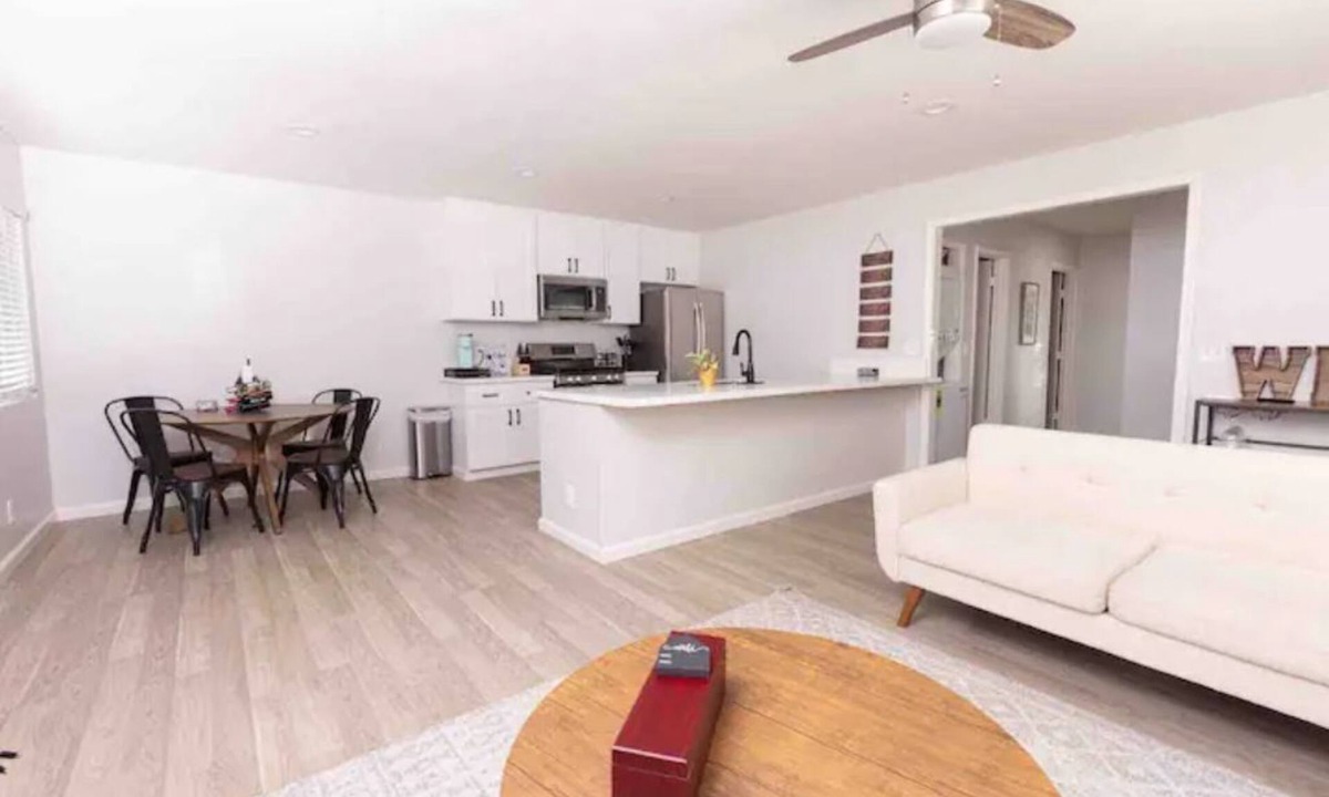 Central Escondido House | The Vineyard 2 bedroom condo in Historic Escondido, 10 mins from Safari park!