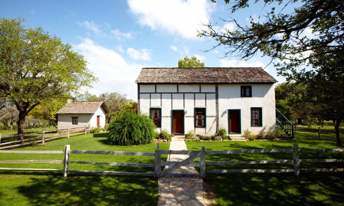 Fredericksburg Cabin | The Von Heinrich | Historic Home | Built in 1787