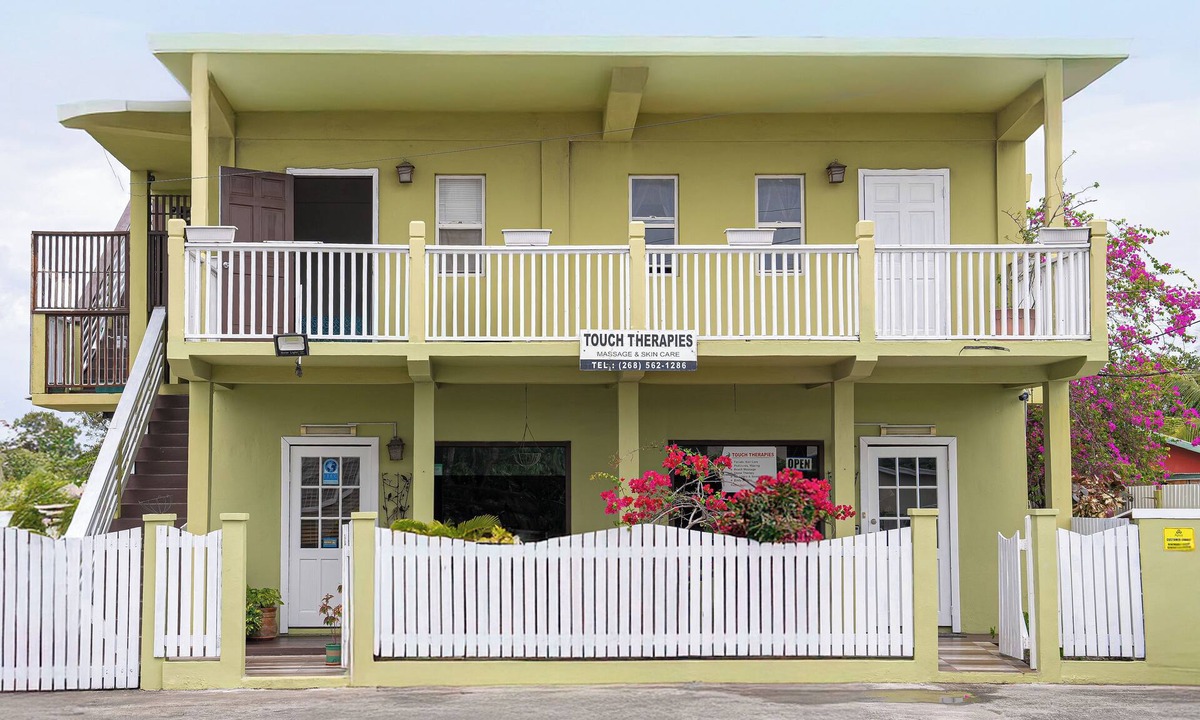 Runaway Bay Apartment | Touch Therapies Guest House & Day Spa
