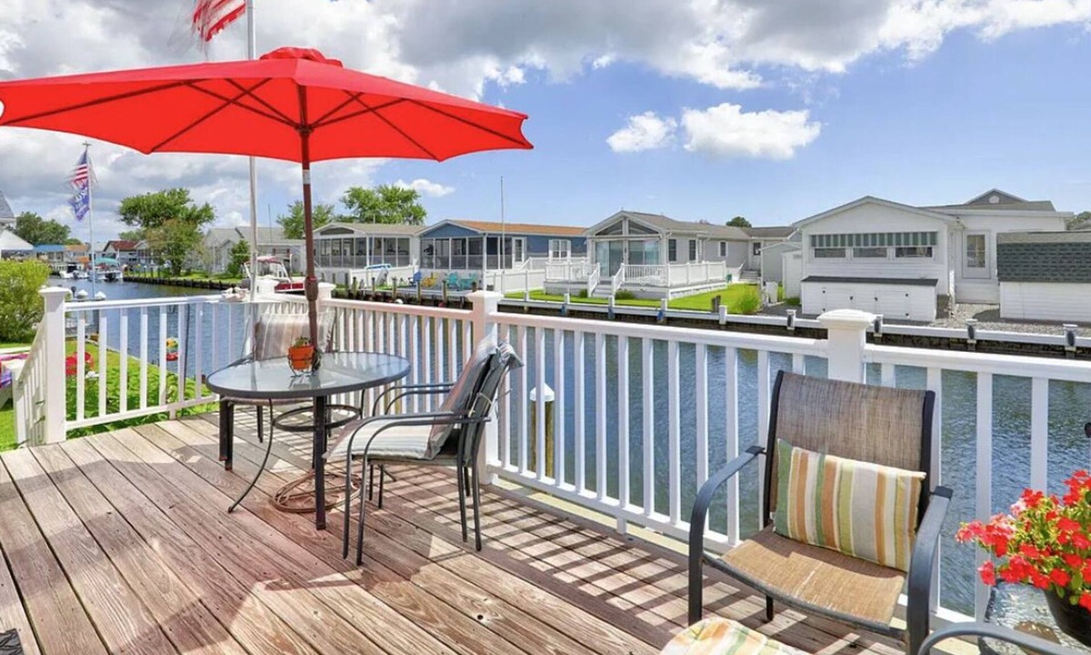 Selbyville House | Tranquil waterfront retreat - Dogs welcome, fast WiFi, off-season discounts