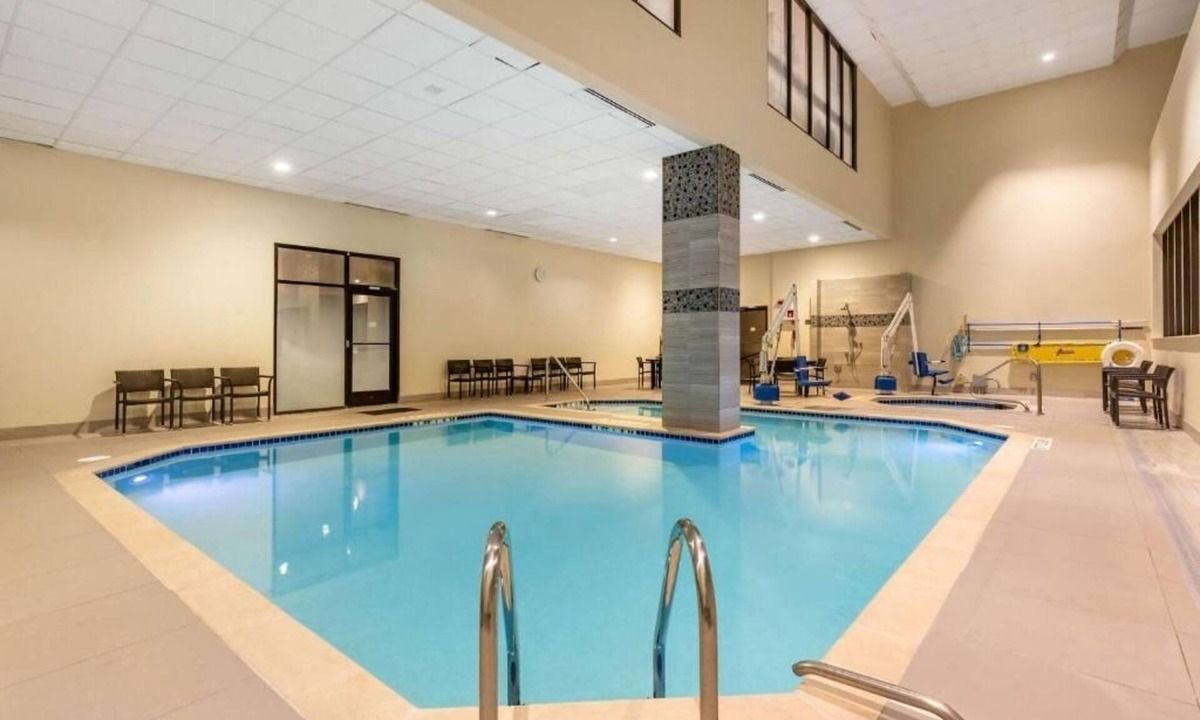 West End Hotel | Two 2BR Connecting Suites for Groups w/Free Breakfast | 0.5 Miles to Georgetown