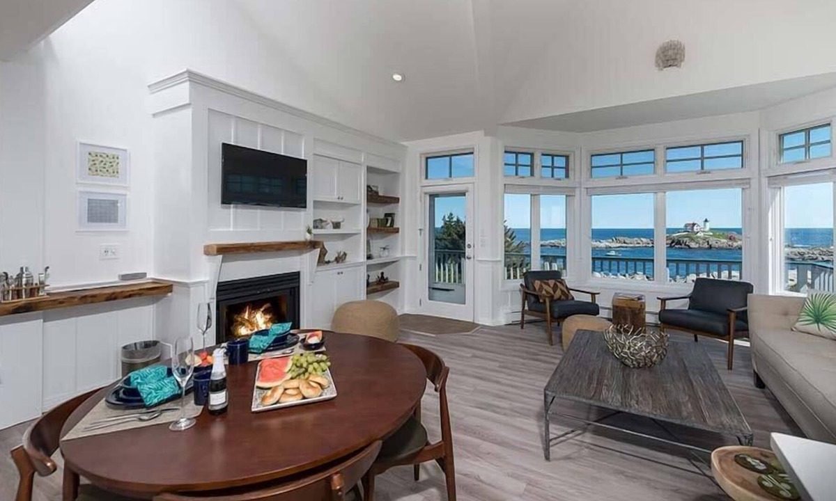 York Beach House | ViewPoint - 2BR Middle Townhouse Suite 104