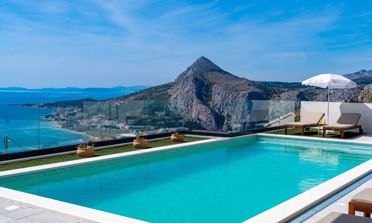 Borak Villa | Villa BAMM with heated 36sqm pool, 5 en-suite bedrooms, and panoramic sea views