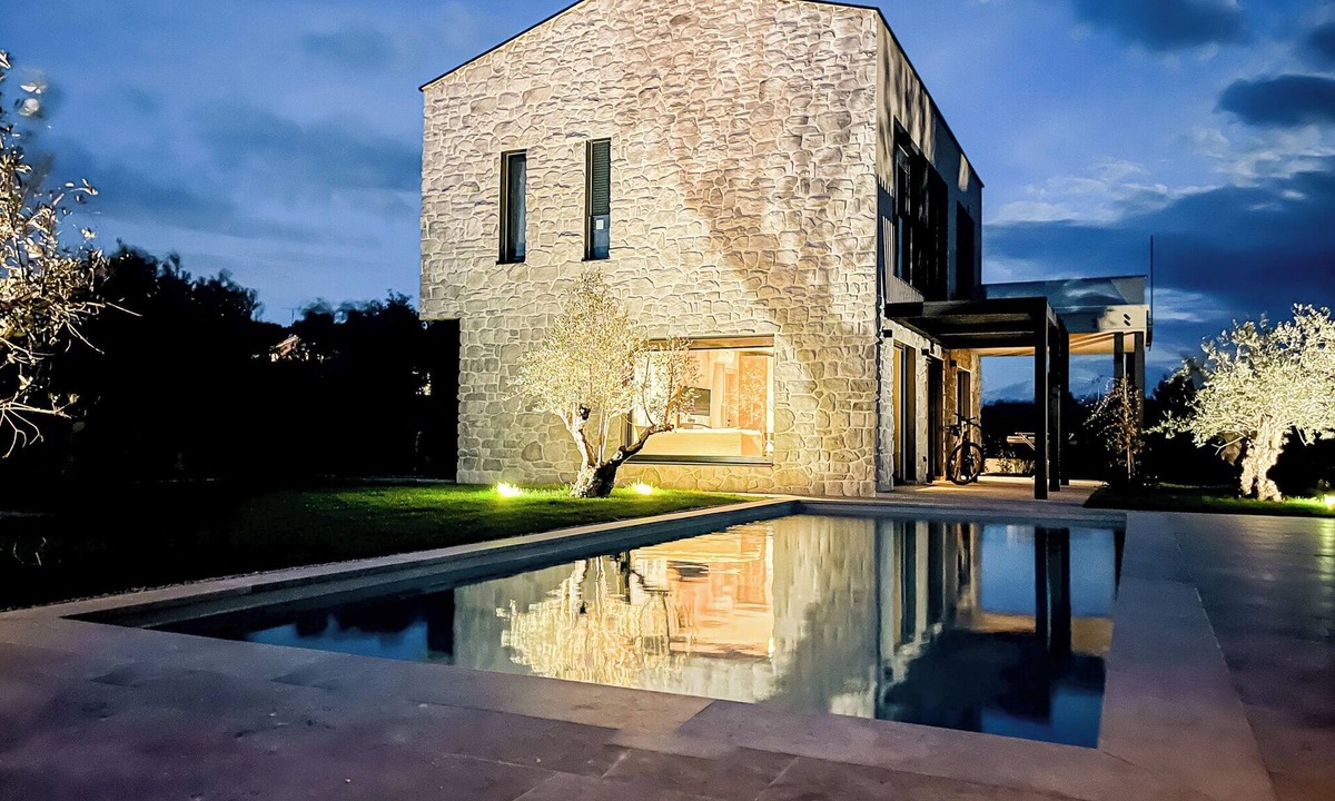 Frata House | Villa Coco - stylish vacation home, near Poreč. Only 5 minutes to the beach!