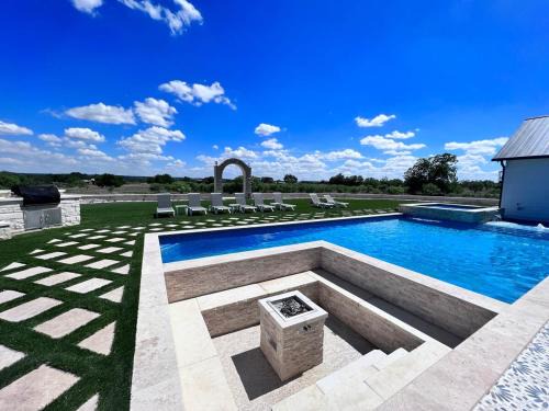 Fredericksburg Villa | Villa & Domes at The Retreat