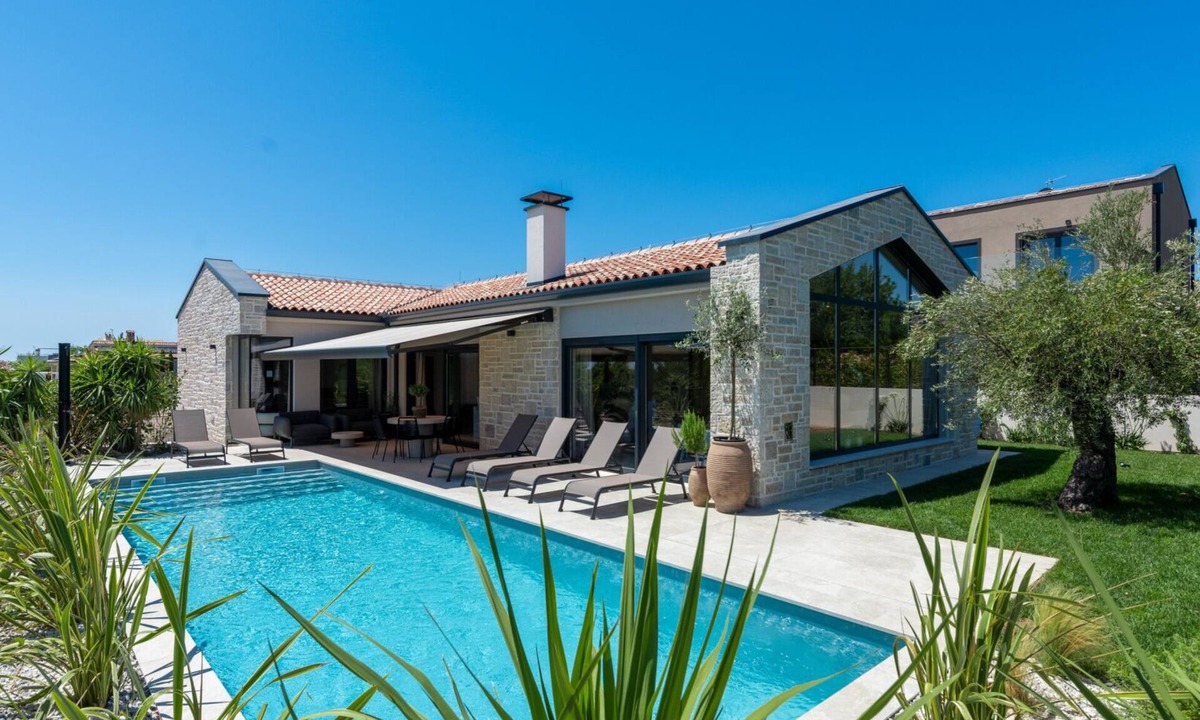Frata Villa | Villa Flores by Villas Guide