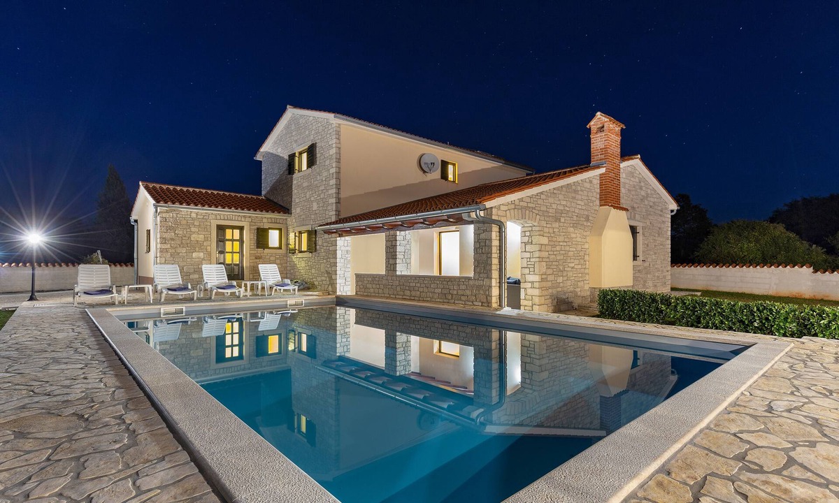 Zminj Villa | Villa Mara is located in the village Modrusani, Rovinj area.