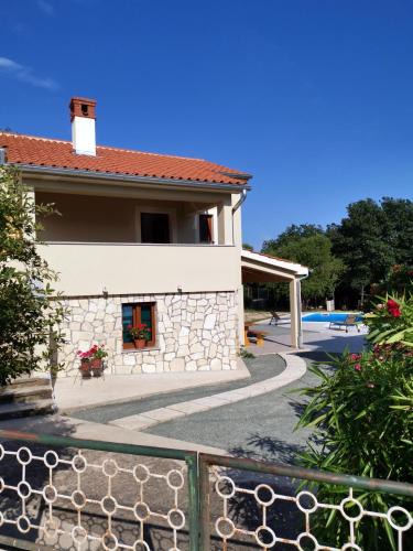 Garica House | Villa Mira Garica by El-Pi Tours