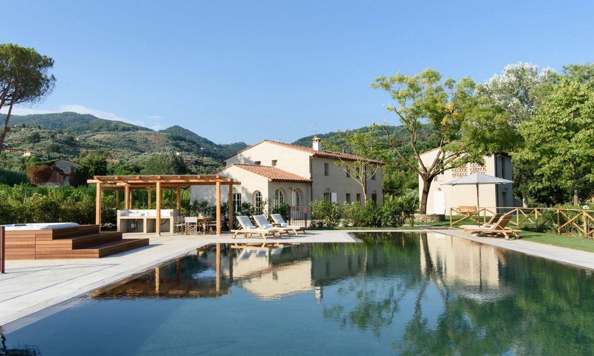 Massa Villa | Villa Teresa with pool and jacuzzi in Tuscany