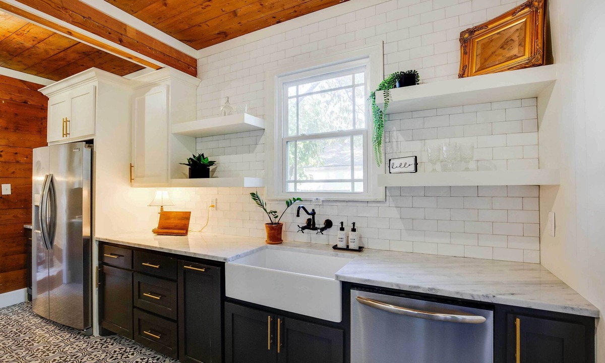 Tyler Cottage | Walk to Dtwn: 'tyler Tudor' w/Backyard