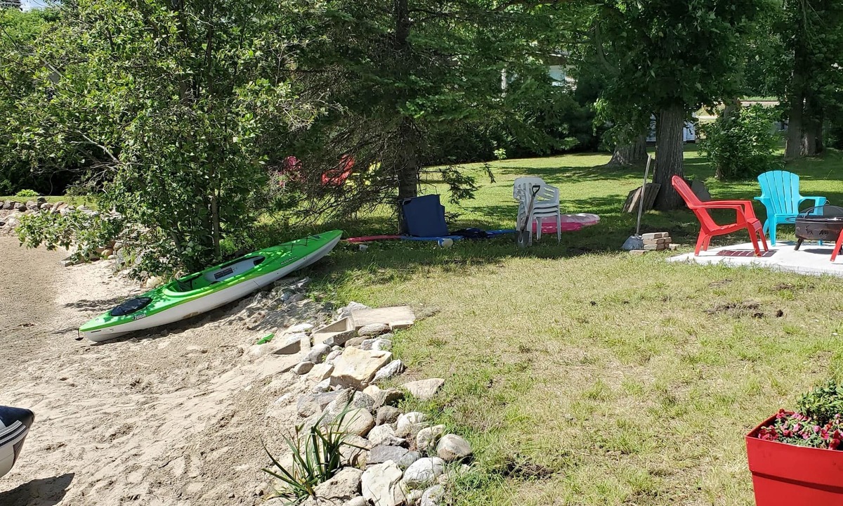 Papineauville Cottage | WATER FRONT 3 BDR house, Beach Boat Dock Kayak40% SALE ONLY AVL AUG 23 TO 29