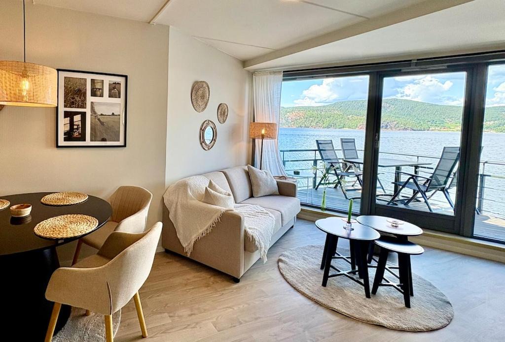 Holmsbu Apartment | Waterfront Apartment, Balcony, Beach ,Near Oslo