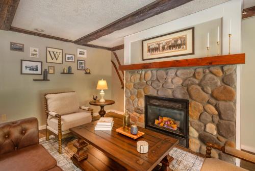 Jackson Hotel | Whitneys Inn at Black Mountain