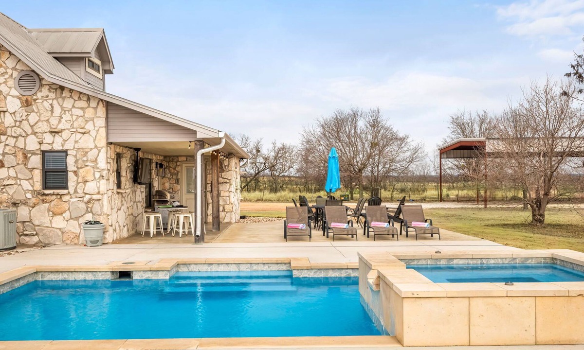 Fredericksburg House | Winery Retreat | Pools, Hot tubs & Near Luckenbach
