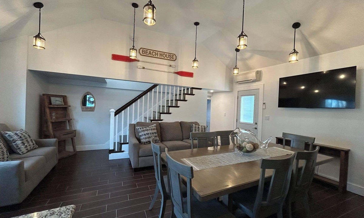 Camp Ellis Cottage | Wonderful 4-bedroom apartment with AC in peaceful Saco