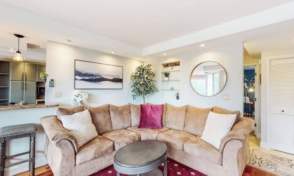 Warren Apartment | Wonderful Condo Close to Sugarbush Resort with Pool & WiFi