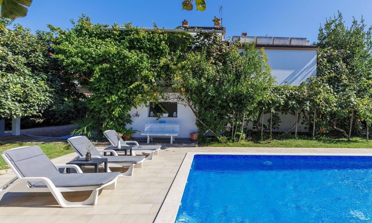 Murine House | Wonderful private villa for 14 guests with WIFI, A/C, private pool, TV and terrace