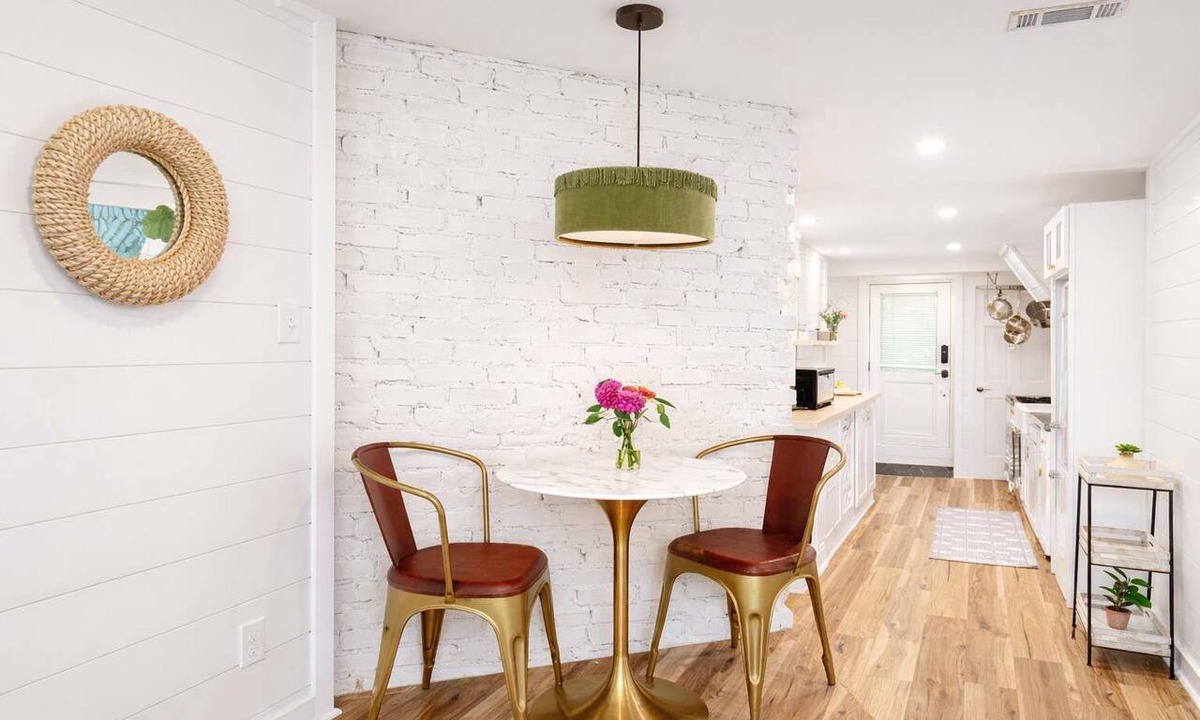Midtown Apartment | Woody's Place