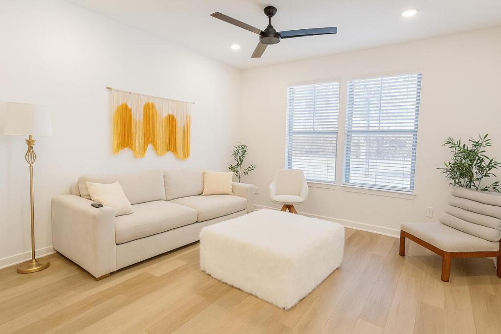Sherman Apartment | WorkerFriendly WasherDryer WiFi LongStayDiscount
