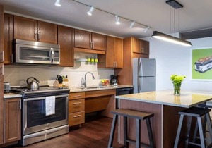 16th FL Bold CozySuites w/pool, gym #4