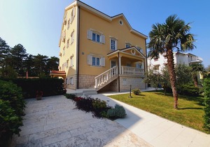 Apartments Villa Anne (81411-A6) - Jadranovo (Crikvenica)