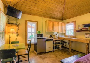Casita Blu Quatro 1930's era studio cabin near Hunt and Ingram