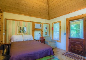 Casita Blu Quatro 1930's era studio cabin near Hunt and Ingram