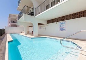 Hear the Waves from Beachfront Florence I #402! Dog-Friendly!