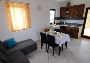 Holiday apartment mit Klimaanlage und Balkon