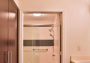 Hotel Room/Kitchen/Washer/Dryer/Gym/Free parking