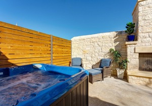 In Town Villas-Suite 5 |Private Hot Tub and Great Patio