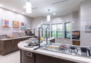 King Suite w/Kitchen. Free Breakfast. Pool. Great Location!