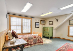 Oquossoc Suite #8 | Upstairs Suite w/Kitchenette