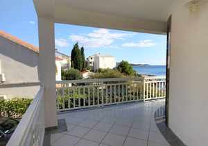 Three bedroom apartment with a swimming pool by the beach Zečevo Rtić, Rogoznica (A-8366-a)