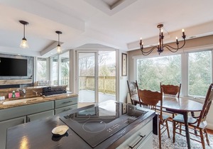 Wonderful Condo Close to Sugarbush Resort with Pool & WiFi