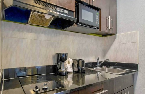 North San Antonio - SAT Hotel | 1 King Bed | Mobility Access Tub Suite Nsmk