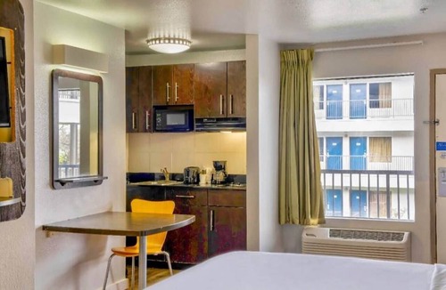 North San Antonio - SAT Hotel | 1 King Bed | Mobility Access Tub Suite Nsmk
