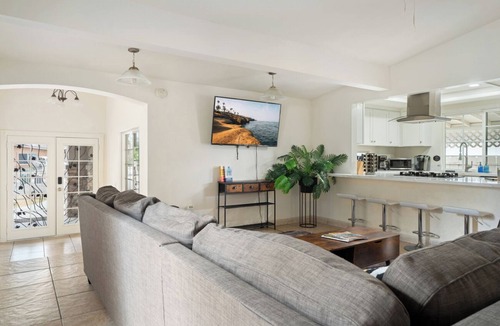 Central Escondido House | 10 minutes to Safari Family Vacation with Backyard Games. Pet-Friendly