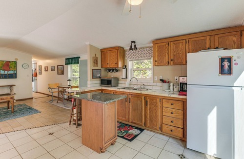 Trenton Cottage | 13 Mi to Acadia: Artistic Retreat in Nature