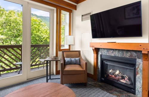 Stowe Area Condo | #1315 | STUDIO | The Lodge At Spruce Peak | Big Mountain Views 3rd floor
