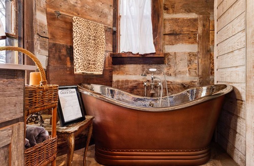 Fredericksburg House | 1850's Ranch Cabin, Copper Tub, Pet-friendly