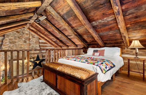 Fredericksburg House | 1850's Ranch Cabin, Copper Tub, Pet-friendly