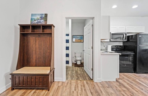 Edray Apartment | 1BR w/2 Beds Near Snowshoe | Modern Apt + Parking